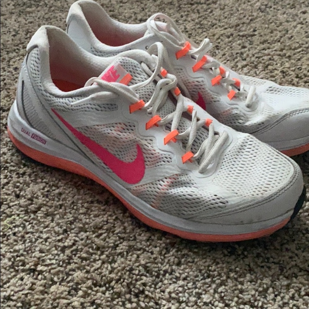 Nike Tennis Shoes